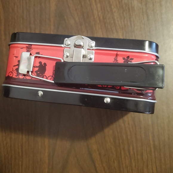 Stranger Things mini Lunch Box - Picture 2 of 7